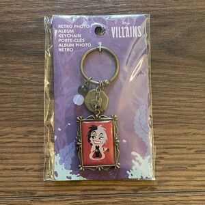 *NEW* Disney Villains Cruella Deville Locket Keychain